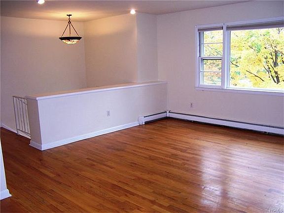 3rd image of 23 Yankee Maid Ln