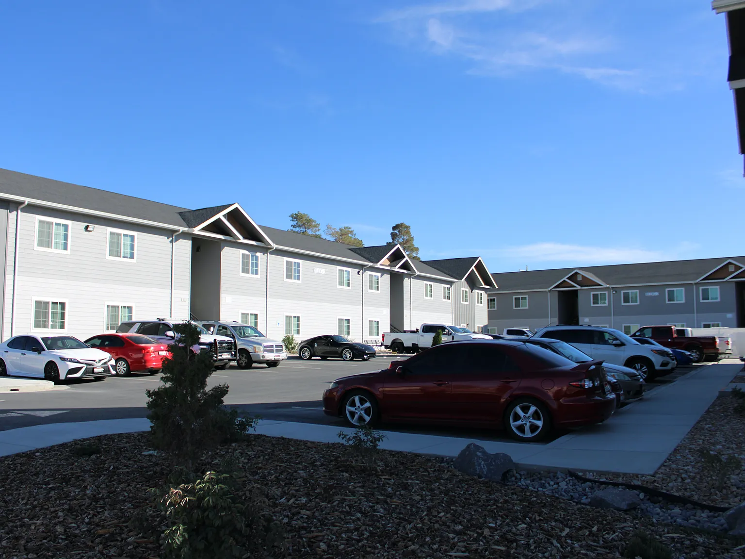 3 bed, 2.5 bath, 2000 sqft, $1,875 — Photo 2