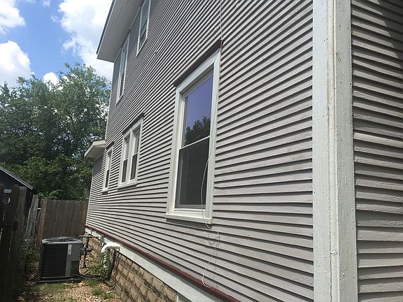 3rd image of 110 W 12th Ave