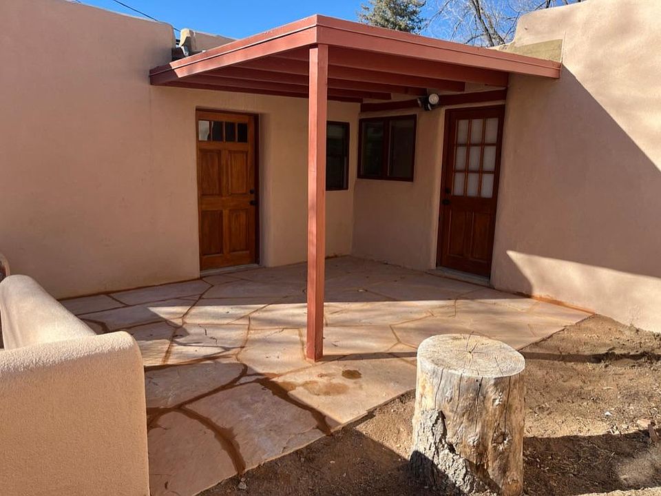 Front entrance on right, mud room entrance on left.
Private courtyard.