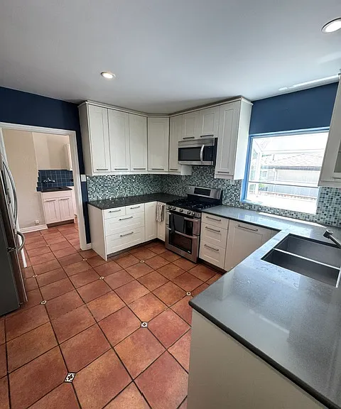 1562 N Mar Vista Ave — Photo 10