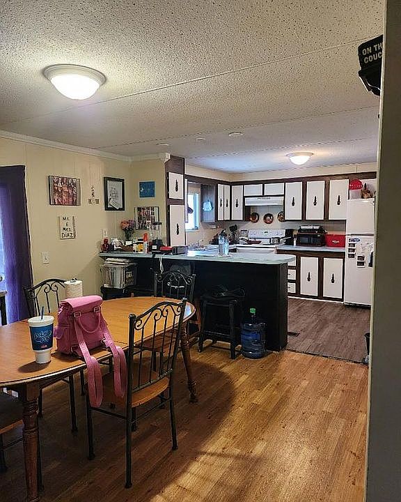 1st image of 22 Robin Ln
