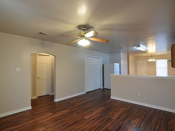 5th image of 2307 Terrace Dr APT A