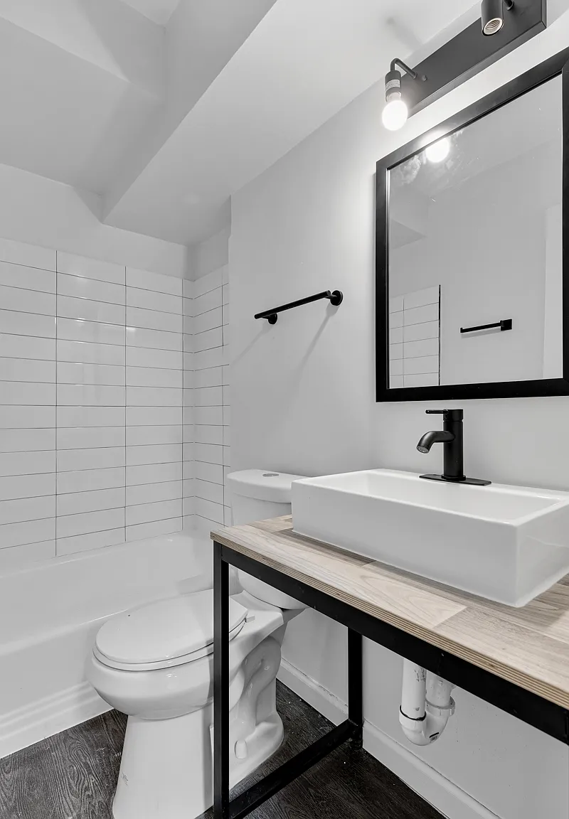 3 bed, 870 sqft, $1,925 — Photo 4