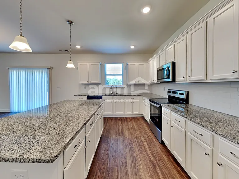1079 Ashlyn Ct — Photo 4
