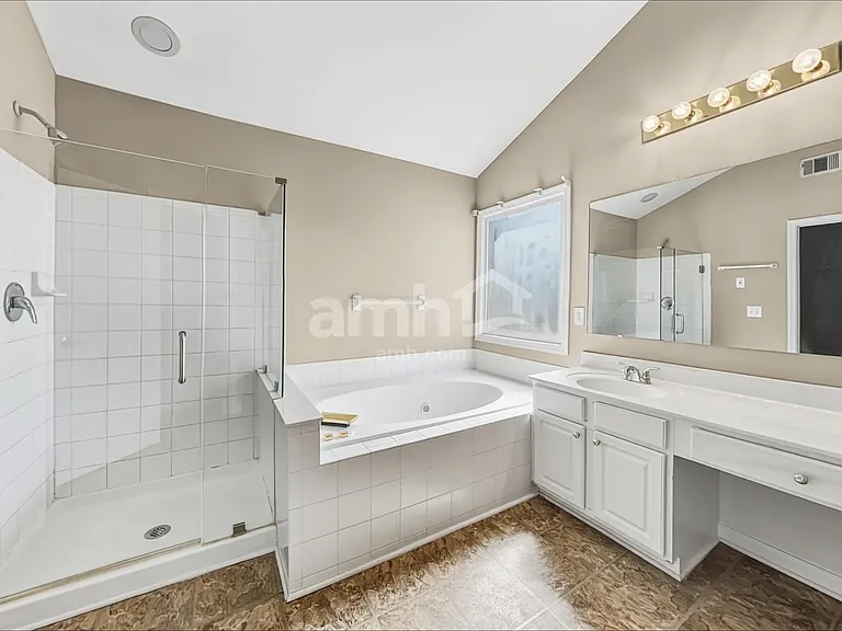 3374 Hunters Point Rd — Photo 14