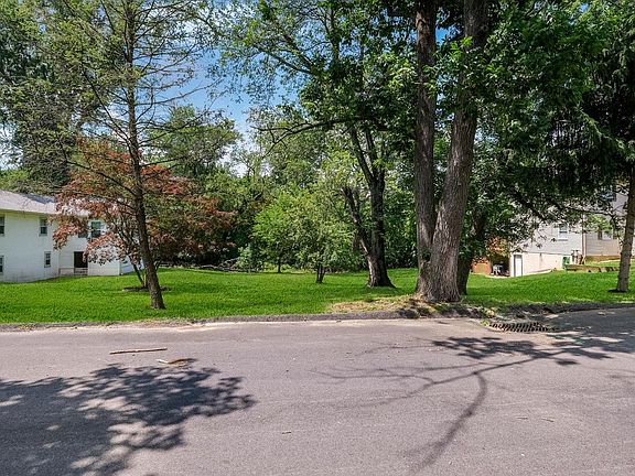 3rd image of 1813 Manor Ave