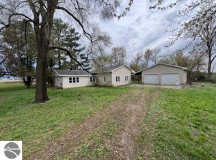 11469 W Roosevelt Rd, Carson City, MI 48811