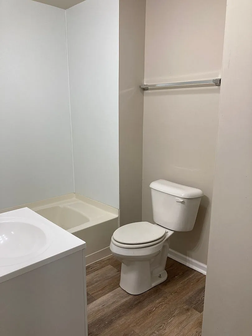 Newly updated 2 bedroom 1 bathroom home — Photo 4