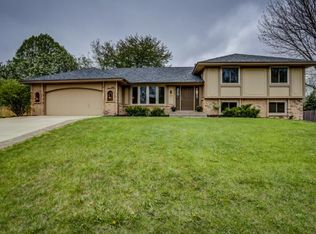 14469 Village Woods Dr, Eden Prairie, MN 55347