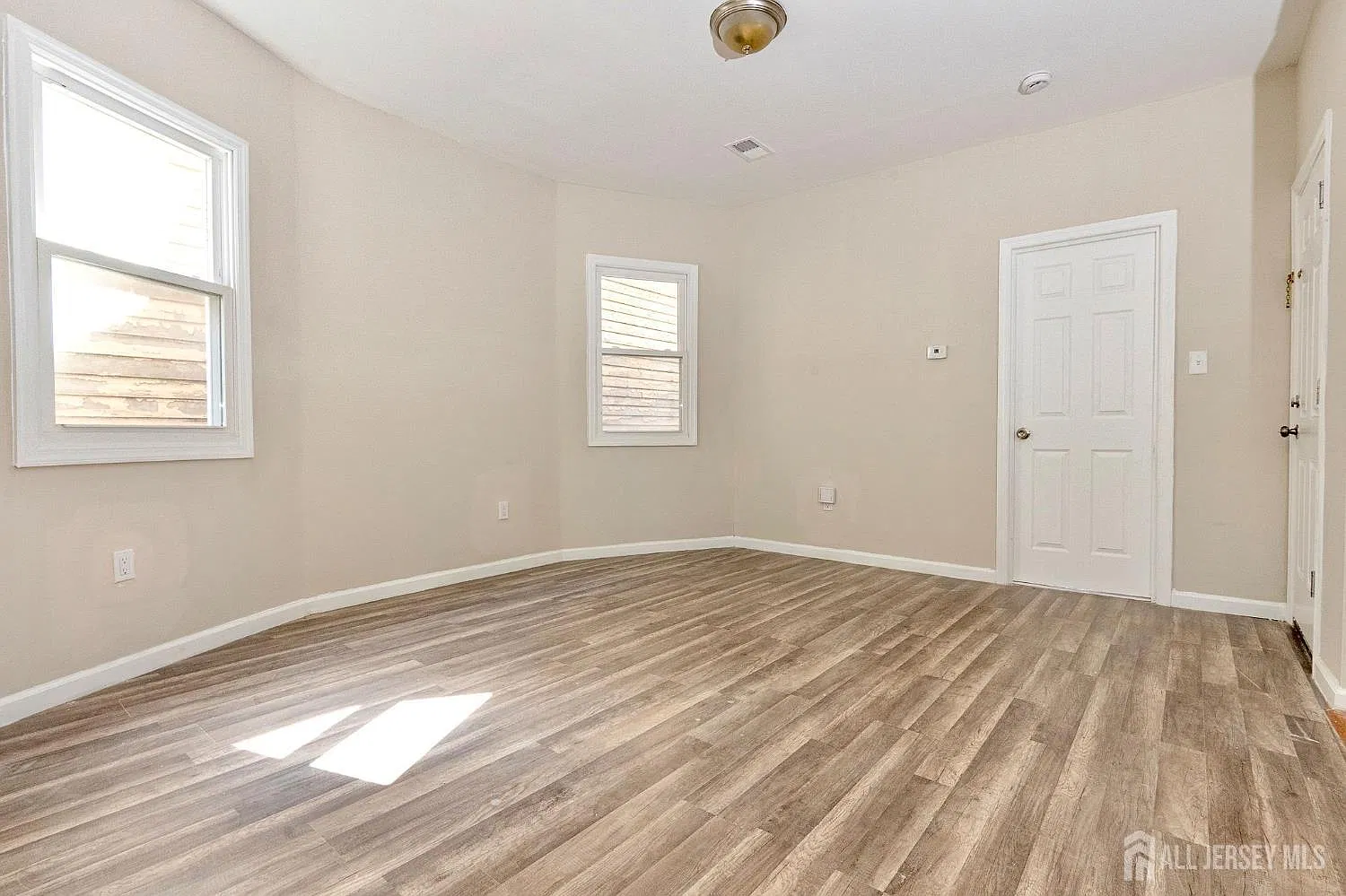 3 bed, 2.0 bath, $2,800 — Photo 2