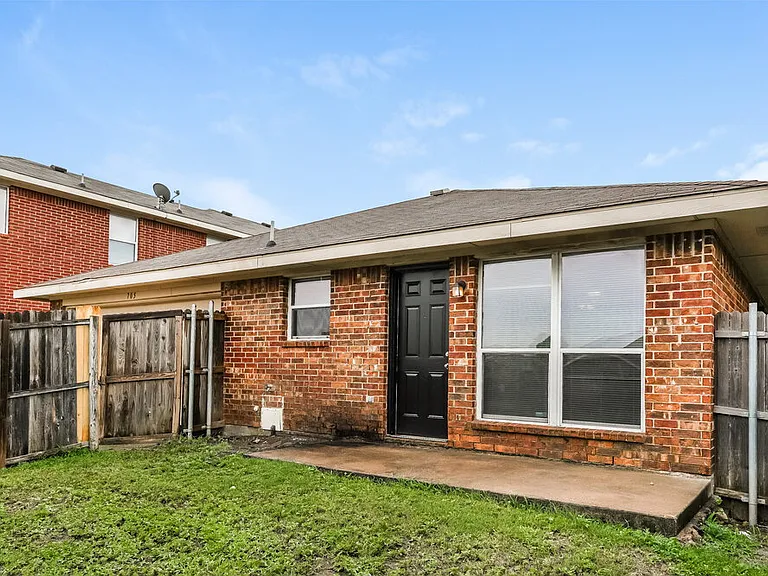 705 Pine Hollow Dr — Photo 16