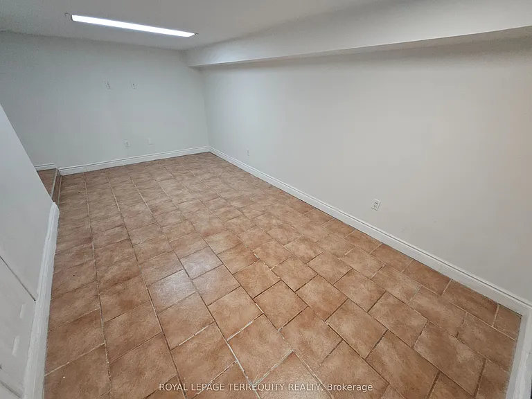 14 Hollis St — Photo 23