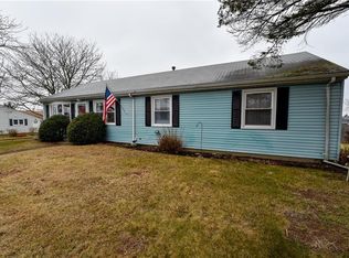 11 Robin Dr, Bristol, RI 02809