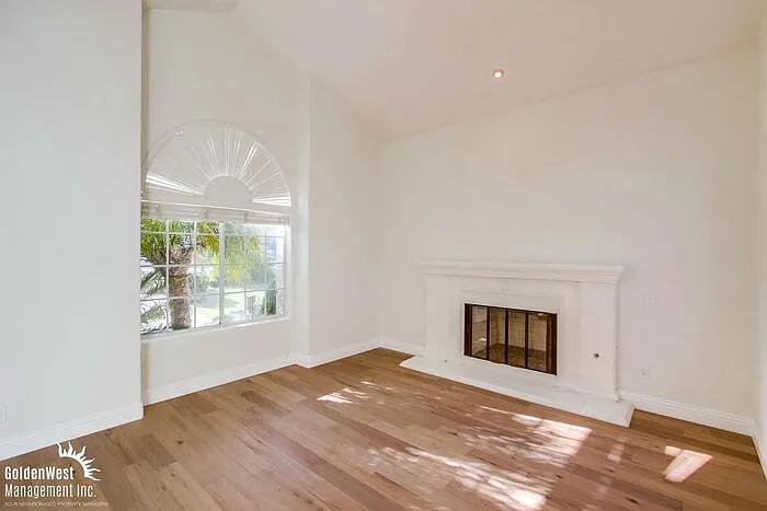 4 bed, 3.5 bath, 3720 sqft, $7,595 — Photo 3