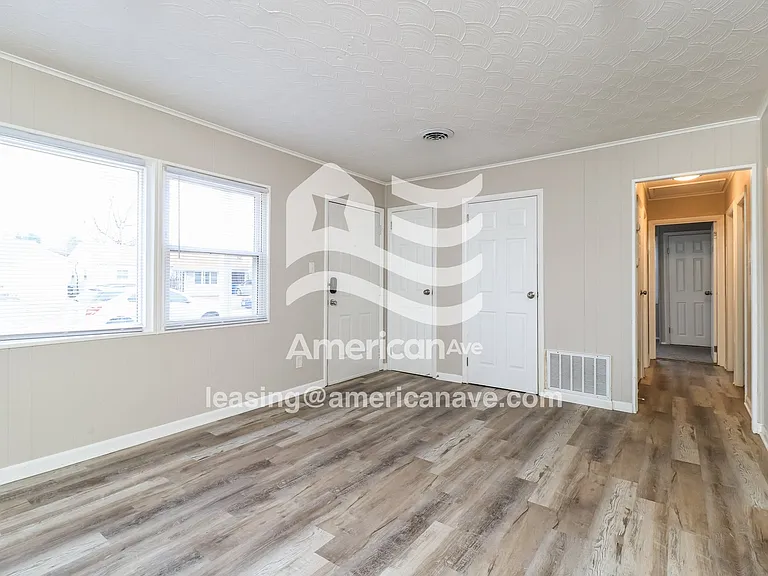 1148877_004_wm_-_living_room_13497415.jpg