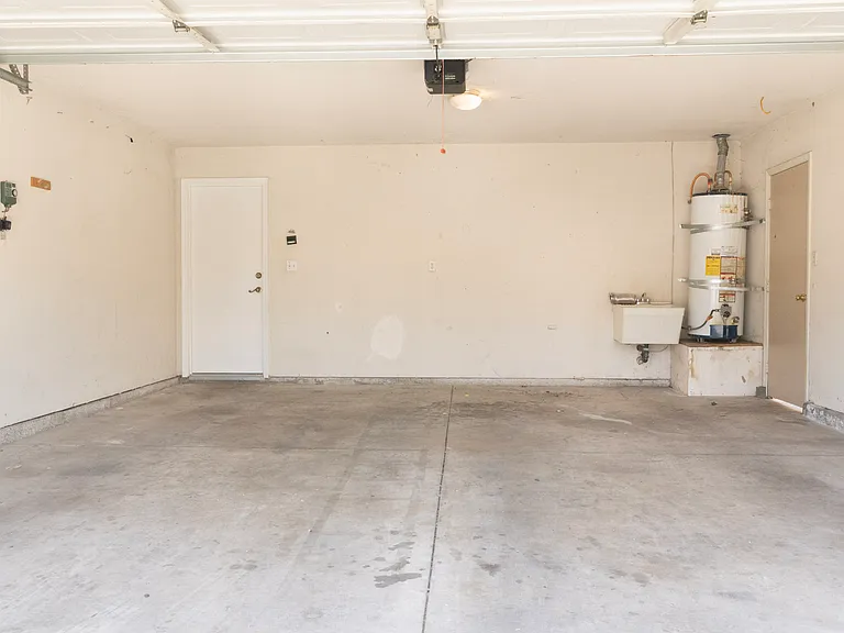 1044 E Manhattan Ave — Photo 27
