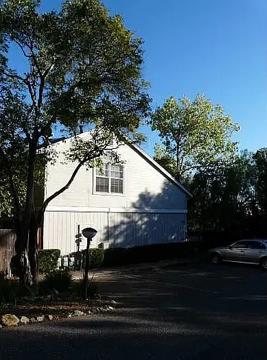 2 bed, 1.5 bath, 950 sqft, $1,300 — Photo 2