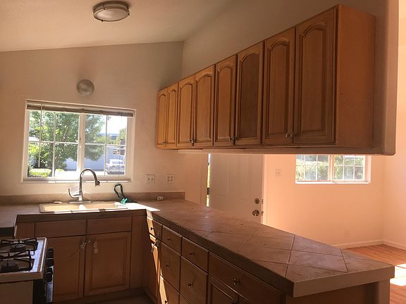 3rd image of 413 El Cajon Dr