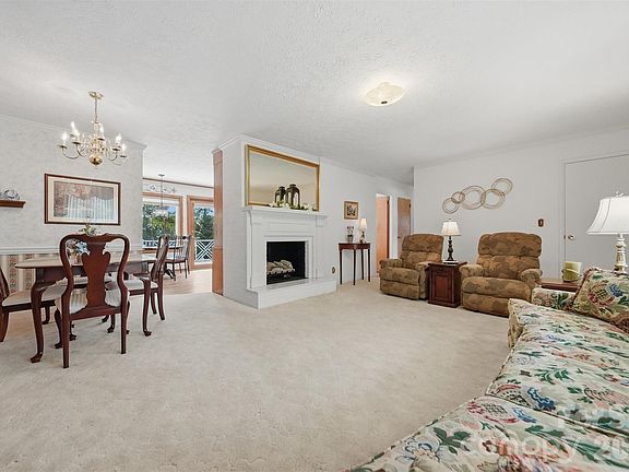 4th image of 1599 Oakmont Dr