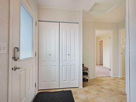 2nd image of 51 Meadowplace Cres E