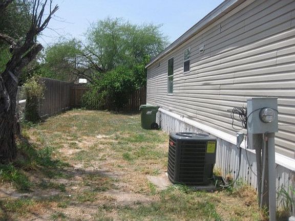 4th image of 214 N San Antonio St