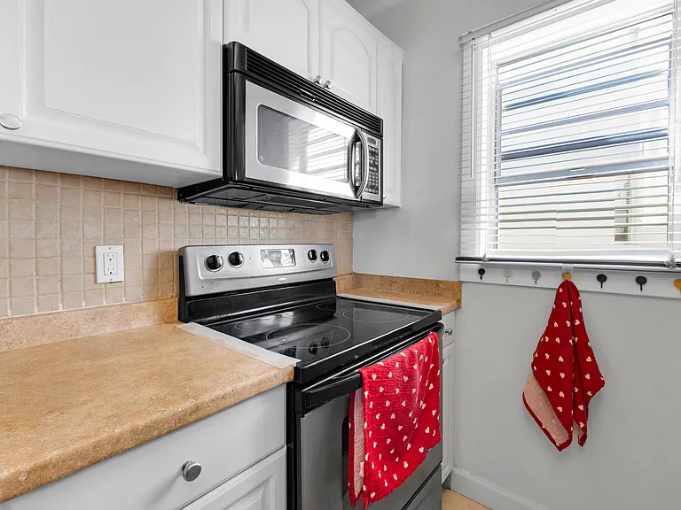 415 NE 2nd St #209 — Photo 26