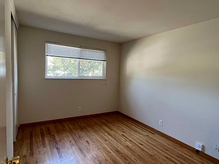 2000 Santa Cruz Ave — Photo 6