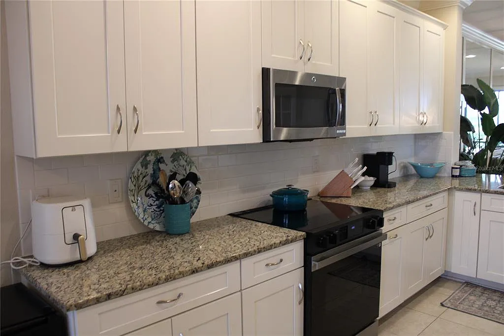 2 bed, 2.0 bath, 1528 sqft, $5,600 — Photo 3