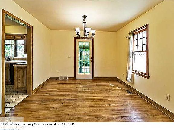 3rd image of 644 E Forest St