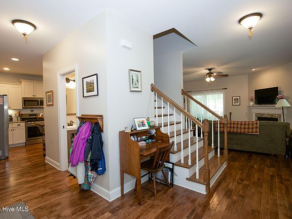 4th image of 430 N Leak St