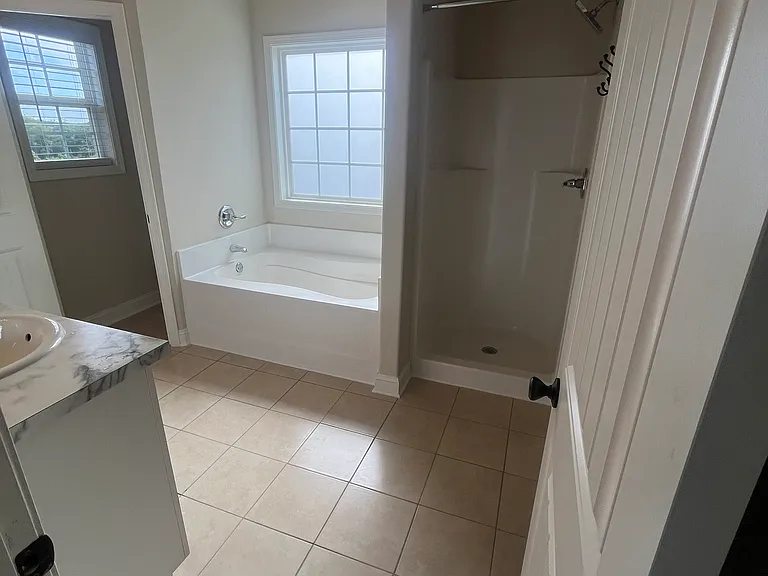 41 Colonial Ct — Photo 13