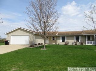 313 Maple Ridge Dr, Henderson, MN 56044
