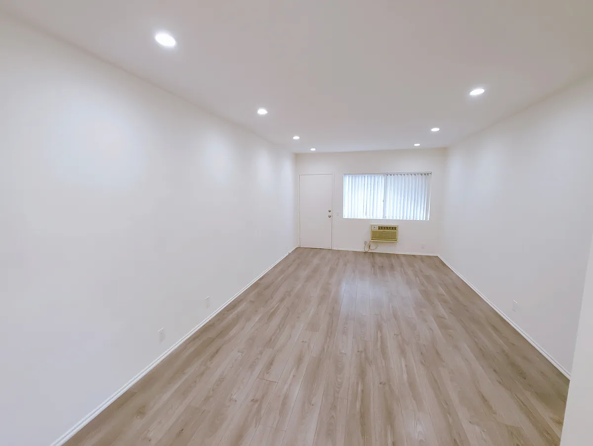 Building Photo - 6804 Baird Ave #17