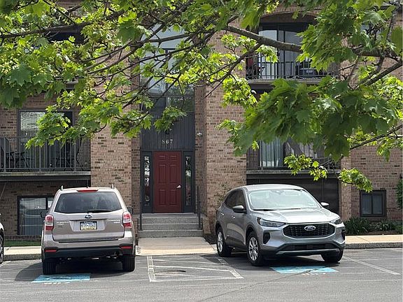 2nd image of 867 Cold Spring Rd APT 5
