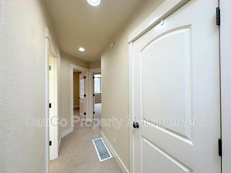 727 NE 65th Ct — Photo 14