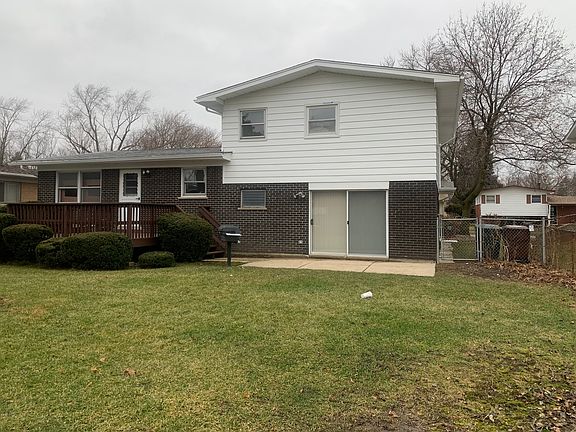 3rd image of 710 Fitzhenry Ct