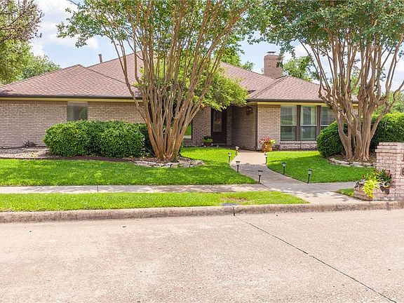 3rd image of 3608 Interlaken Dr