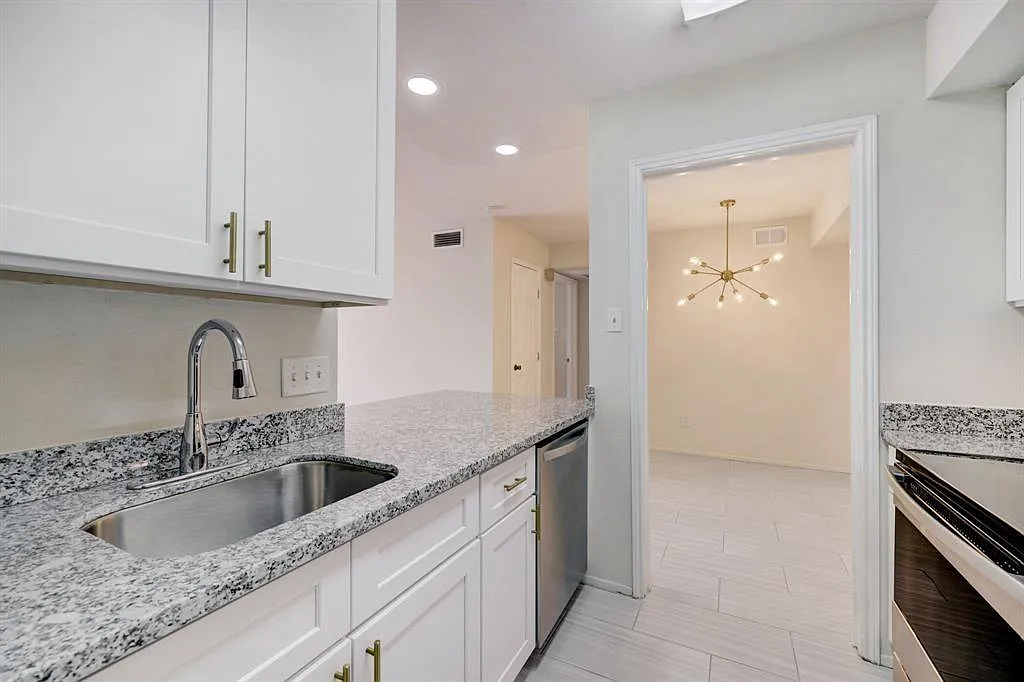 1 bed, 1.0 bath, 767 sqft, $1,200 — Photo 3