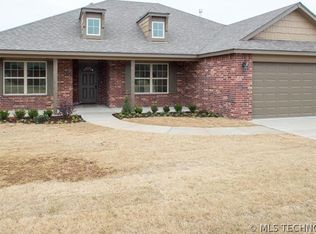 8446 E Dunnwood Rd, Claremore, OK 74019