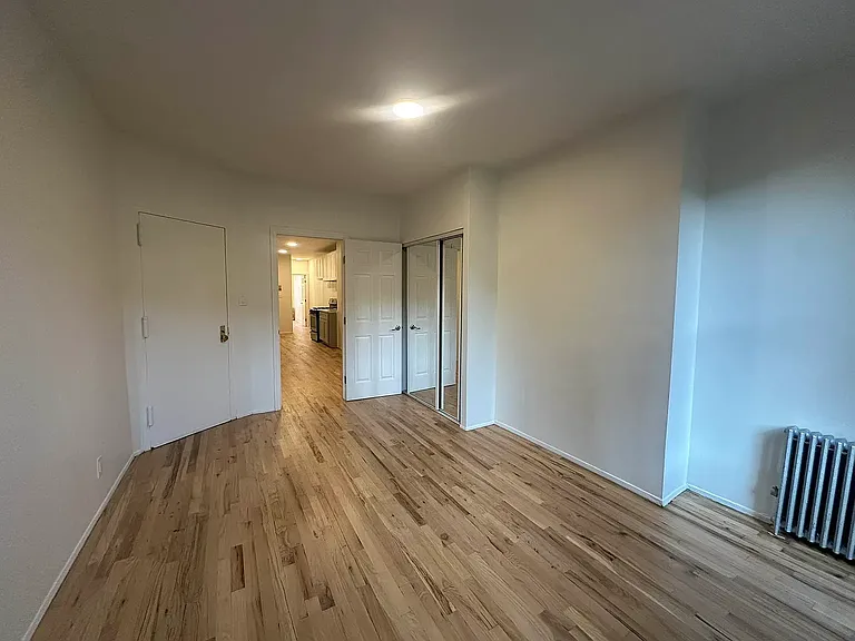 373 13th St #2R — Photo 2