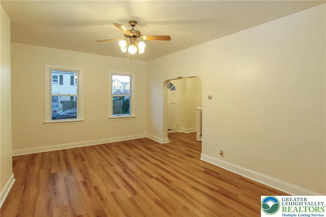 5 bed, 1222 sqft, $2,400 — Photo 3