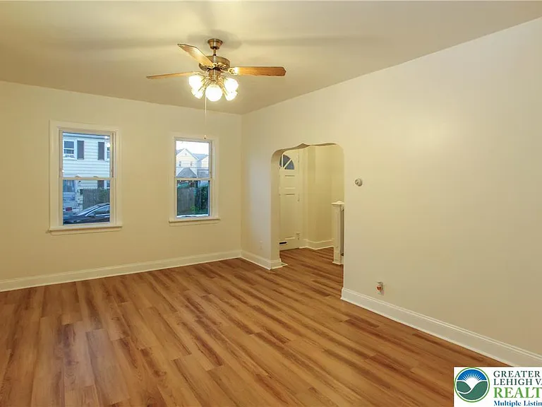 109 W Saint Joseph St — Photo 3