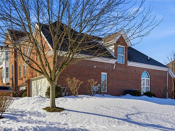 3rd image of 819 Strasburg Dr
