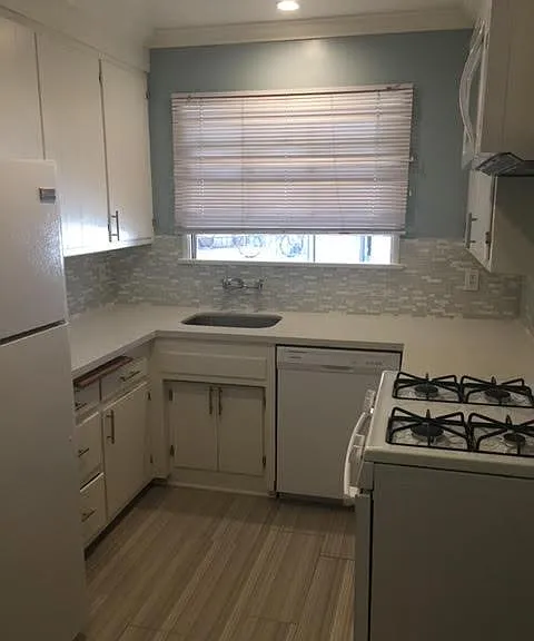 650 Levering Ave — Photo 4