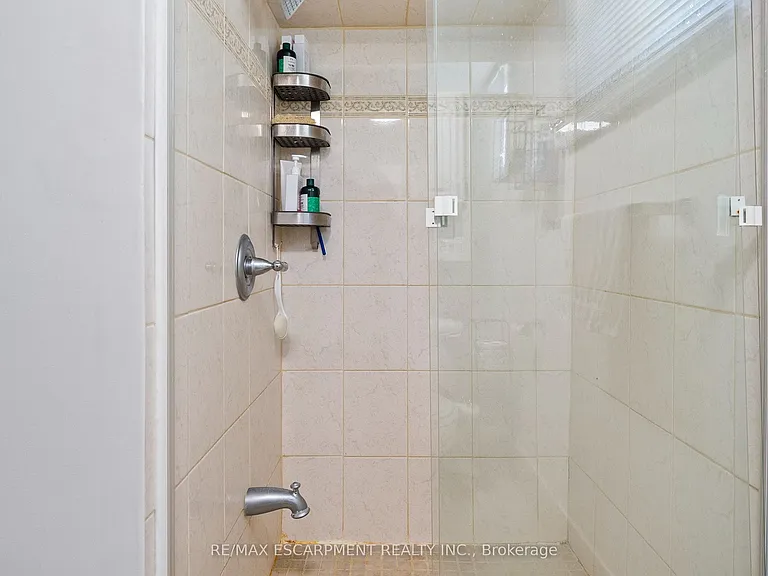 2506 Yarmouth Cres — Photo 32