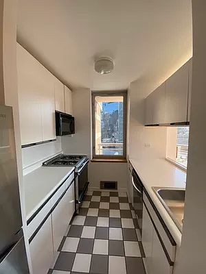 5th image of 500 W 43rd St APT 22B