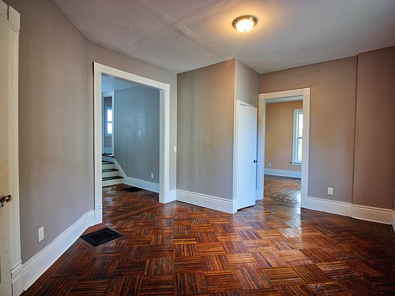 3rd image of 421 Douglas St