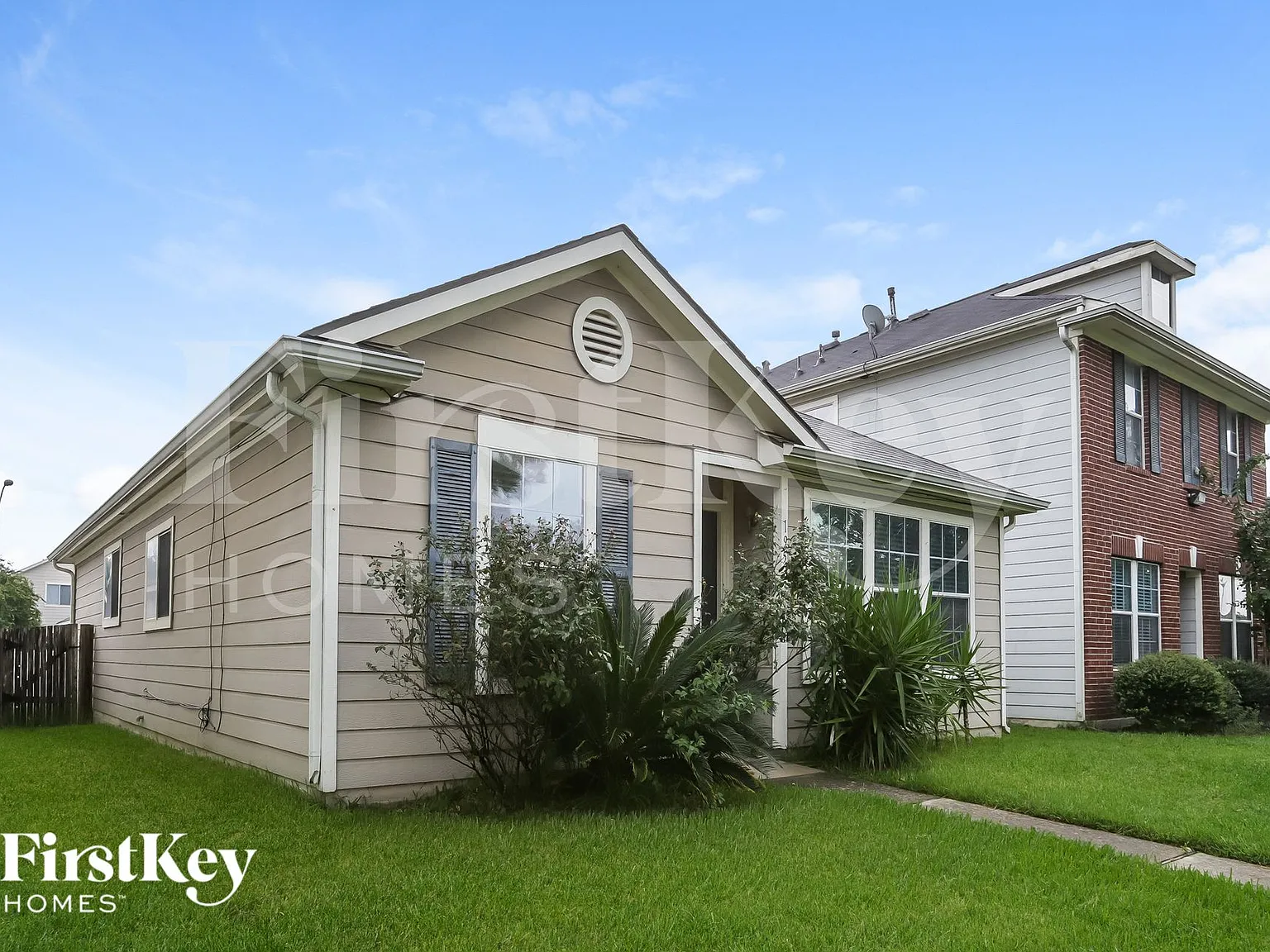 3 bed, 2.0 bath, 1308 sqft, $1,755 — Photo 2