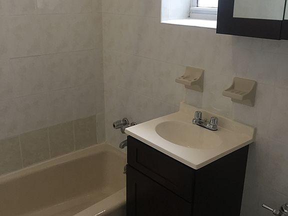 4th image of 2824 42nd St #4D